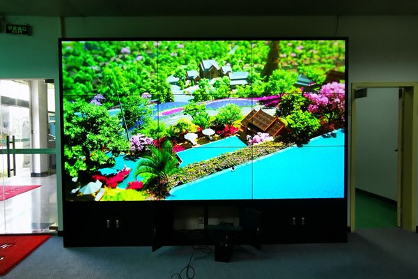 多媒体会议室用投影机好，还是液晶拼接屏好？