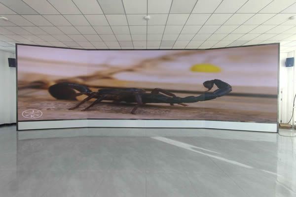 多媒体展厅用多大尺寸的LED显示屏合适，多媒体展厅LED显示屏方案设计