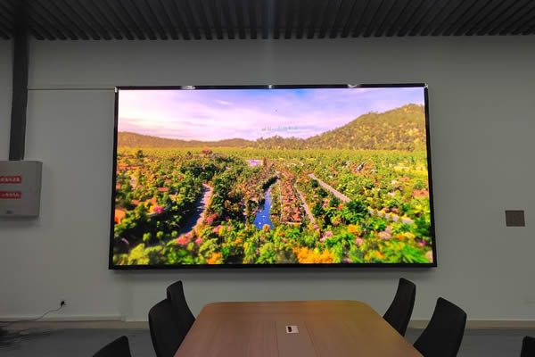 LED显示屏和拼接屏两者之间的区别有哪些，选择哪种显示大屏好？