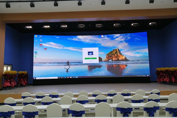 室内舞台大屏使用LED显示屏好，还是液晶拼接屏好？