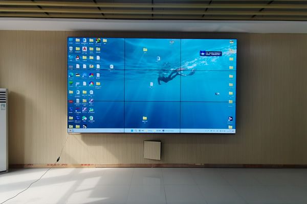 多台电脑信号是怎样在拼接屏上同时显示的？