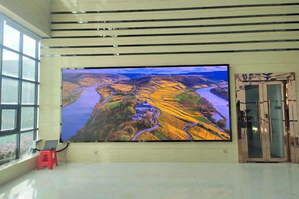 会议室LED显示屏用P1.53的好，还是P1.86的好？