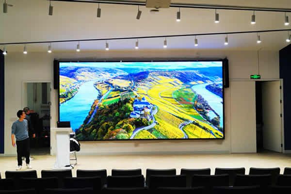 多功能报告厅用哪种大屏好？