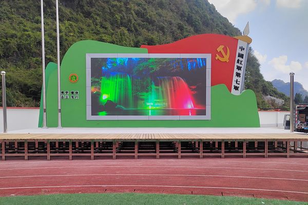 学校晚会舞台用多大的LED显示屏合适？