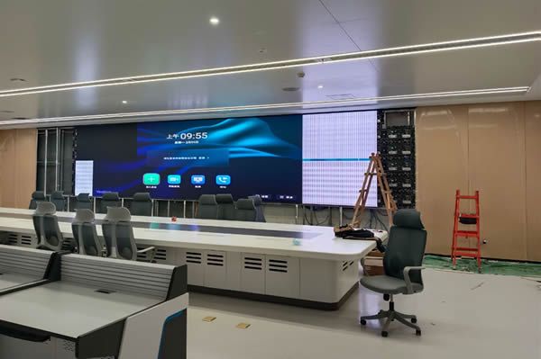 指挥中心大屏用液晶拼接屏还是LED显示屏？