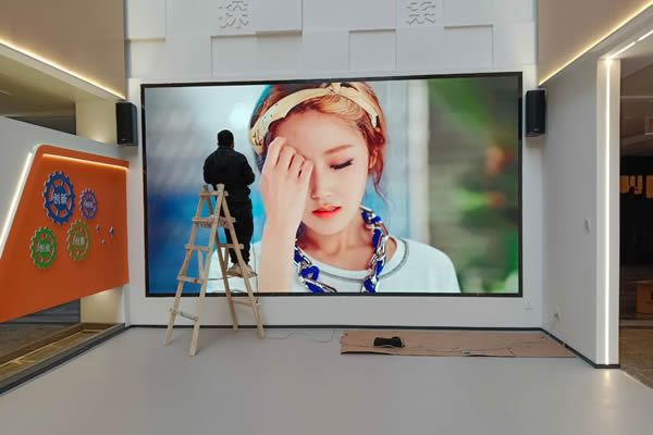 全彩室内LED显示屏价格多少钱一平方？