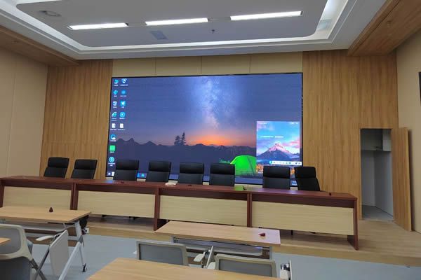 会议室 LED 屏大小和房屋面积的关系