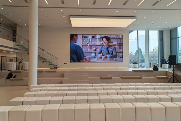 校园美育成果展受热捧，LED显示屏让艺术教育更鲜活