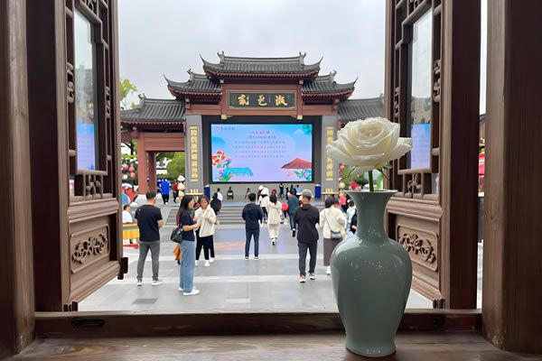 “新中式乐园”刷屏出圈！LED显示屏赋能非遗文旅，维康国际打造沉浸式国风盛宴